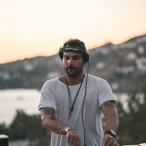 Agent Greg @ Farout Villa (Ios - Greece)
