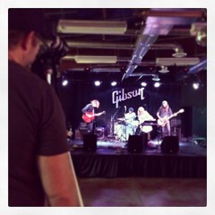 Wet Cigarette (live at Gibson Showroom)