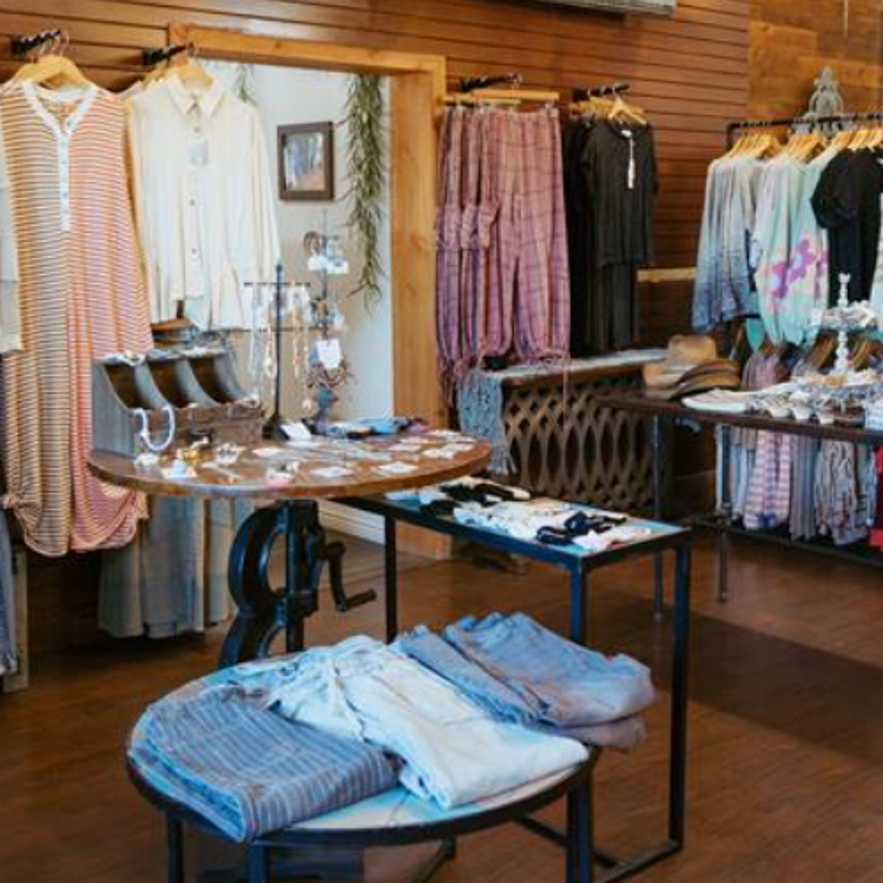 Ember Cove: A women's boutique run by a BYU-Idaho grad episode artwork