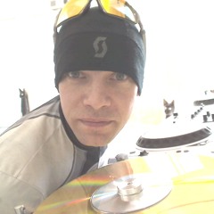 New . Wellenreiter , keiner weiß genau wo hin , die Wellen  ziehen .! Dee . Jee . Peer