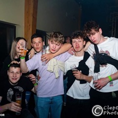 KROKETJE UIT DE MUUR HALEN