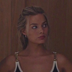 visente - Margot Robbie