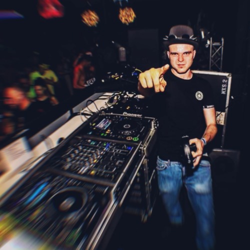 Lekkerfaces - WeWillRockYou [2022 EDIT] (FREE DL)