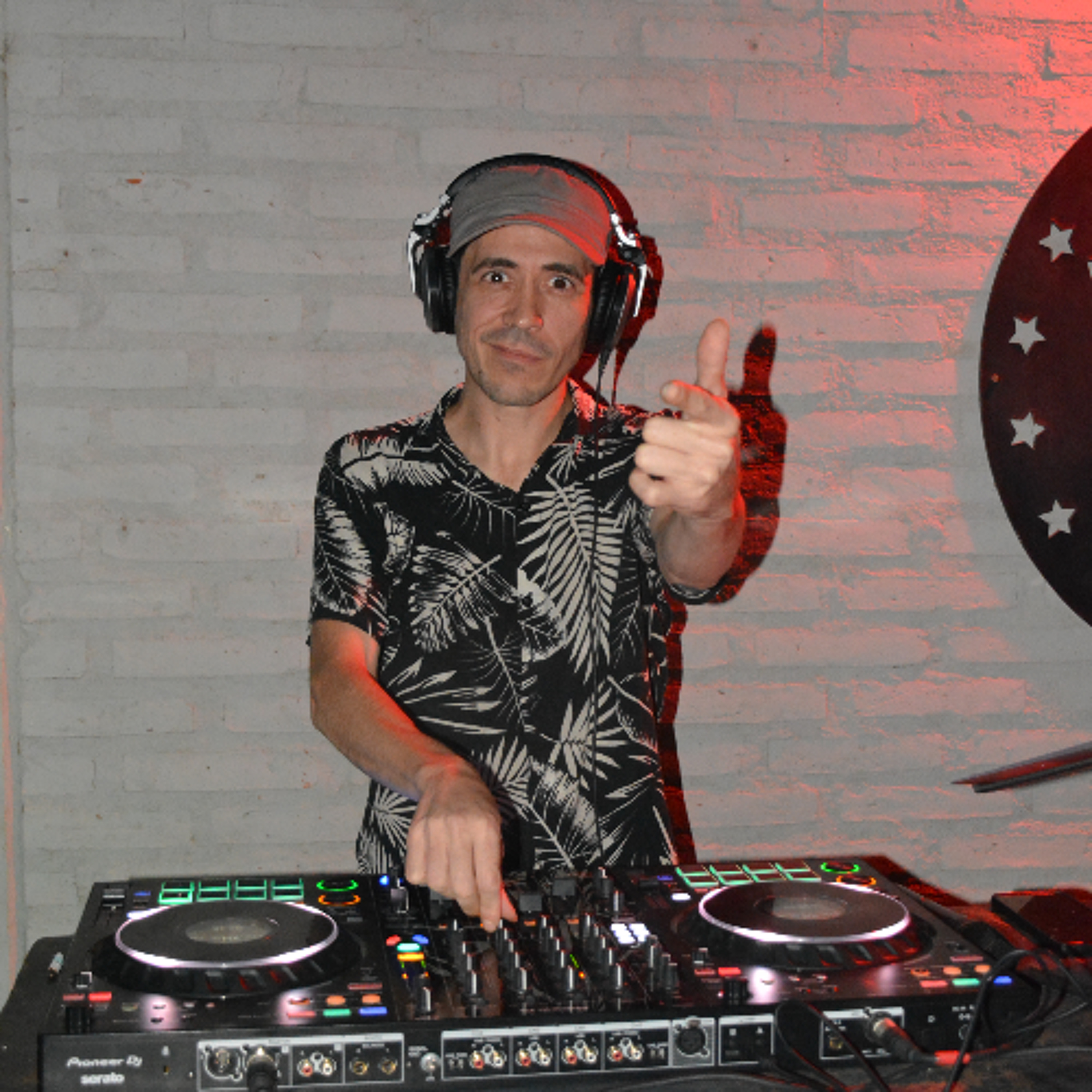 Raul Villarroel - Guarachita (sesion remix) episode artwork