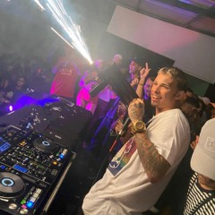 DJ/MC - EU TO DE GUCCI E ELA TA DE ARMANI - JV DE VILA VELHA { TRAP }