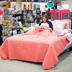 Julie lit au lit | Émission du 19 décembre 2025