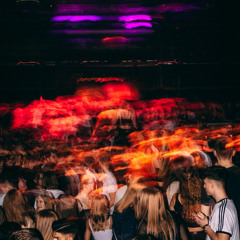 Hot Contact 🪩👠