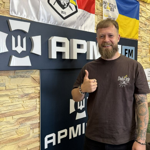 Олександр Суров і Козак Сіромаха написали пісню для артилеристів
