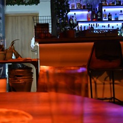 36.7 Rainy Grey Night at Orange "River Side" Bar, Em 80 BPM 20250628-7