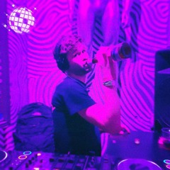 A bit housey | Elk's Warm Up Set at Village512