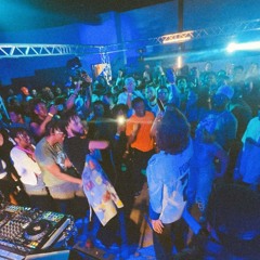 POOLSIDE FREESTYLE - Vennisay