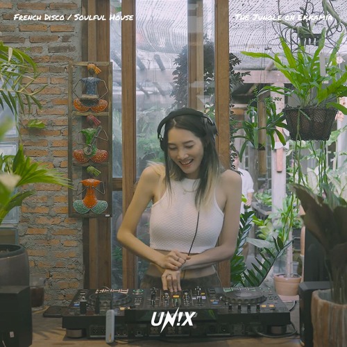 Soulful funky mix at The Jungle on Ekkamai