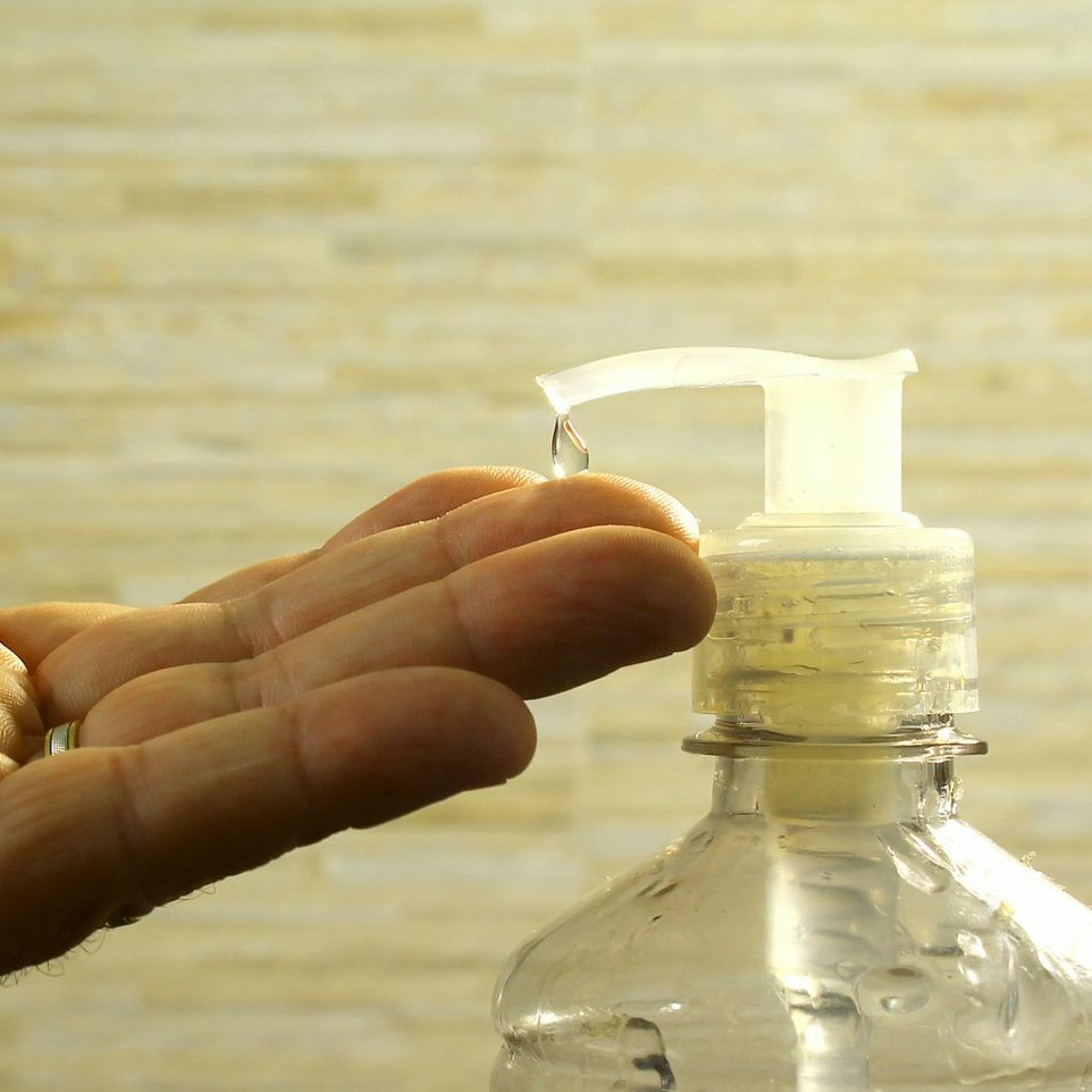 COSMÉTIQUE | Des désinfectants locaux bons pour la peau et l'environnement episode artwork