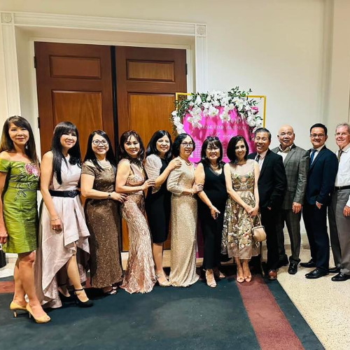 ‘Tiếng Hát Nửa Vời’ (!)