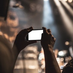 What's right: Bob Dylan to give no-phone concerts