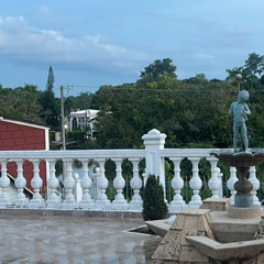 SHUT UP MY MOMS CALLING