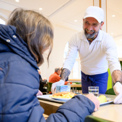 „eva's Tisch” - ein warmes Mittagessen für Menschen in Not