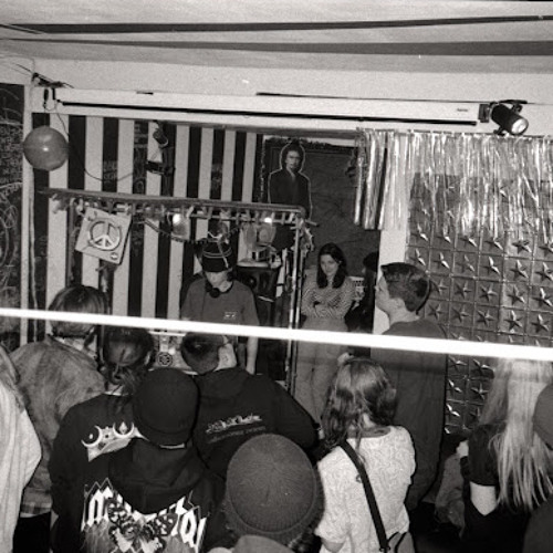 Dirty date in the Wohnzimmer - Smaller live set holler