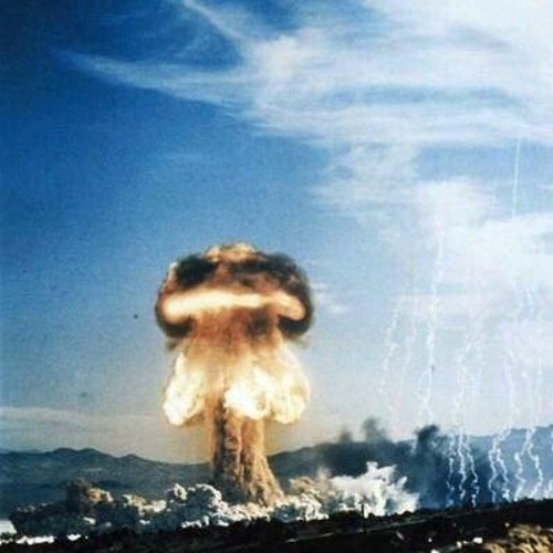 Мощнейший ядерный взрыв в истории. Ядерный взрыв Кастл Браво. Испытательный взрыв ядерного оружия в Кастл Браво (1954 г.);. Ядерный взрыв 1 Мегатонна. Ядерный взрыв 25килотонн.