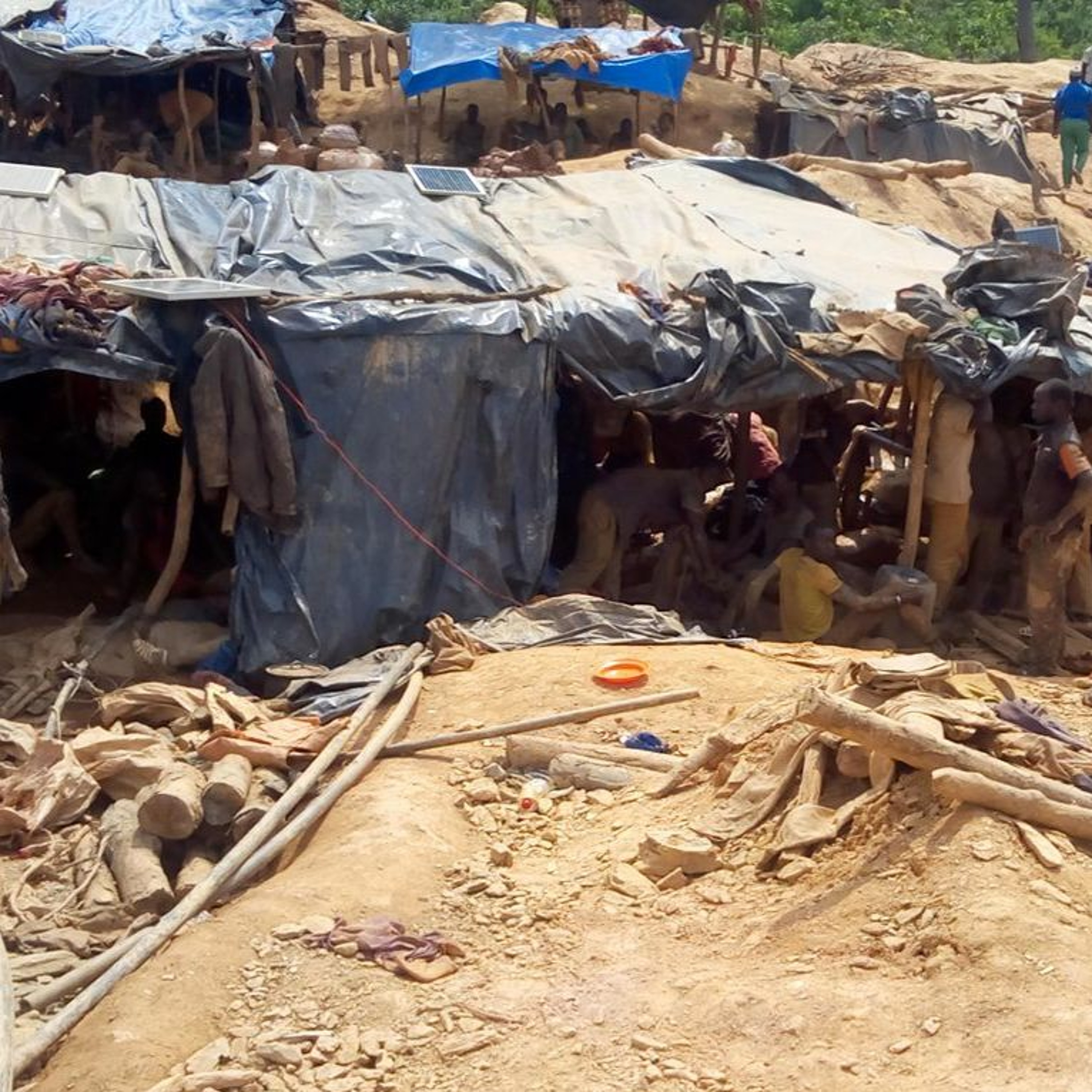 Abidjan : Placement Sous Mandat De Dépôt D’exploitateurs Miniers Illégaux episode artwork