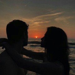 منتظر لحظة لقاك