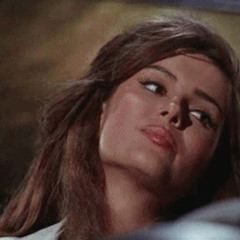 ‎⁨بحق دموع عينيّا عمري ماحندم عليك⁩