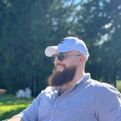 صغير يطلب الكبرا