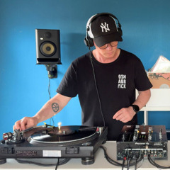 100% vinyl-only DJ Set– spinning the finest in House in