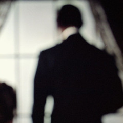 عايش وفيني ألف هاجس وهوجاس