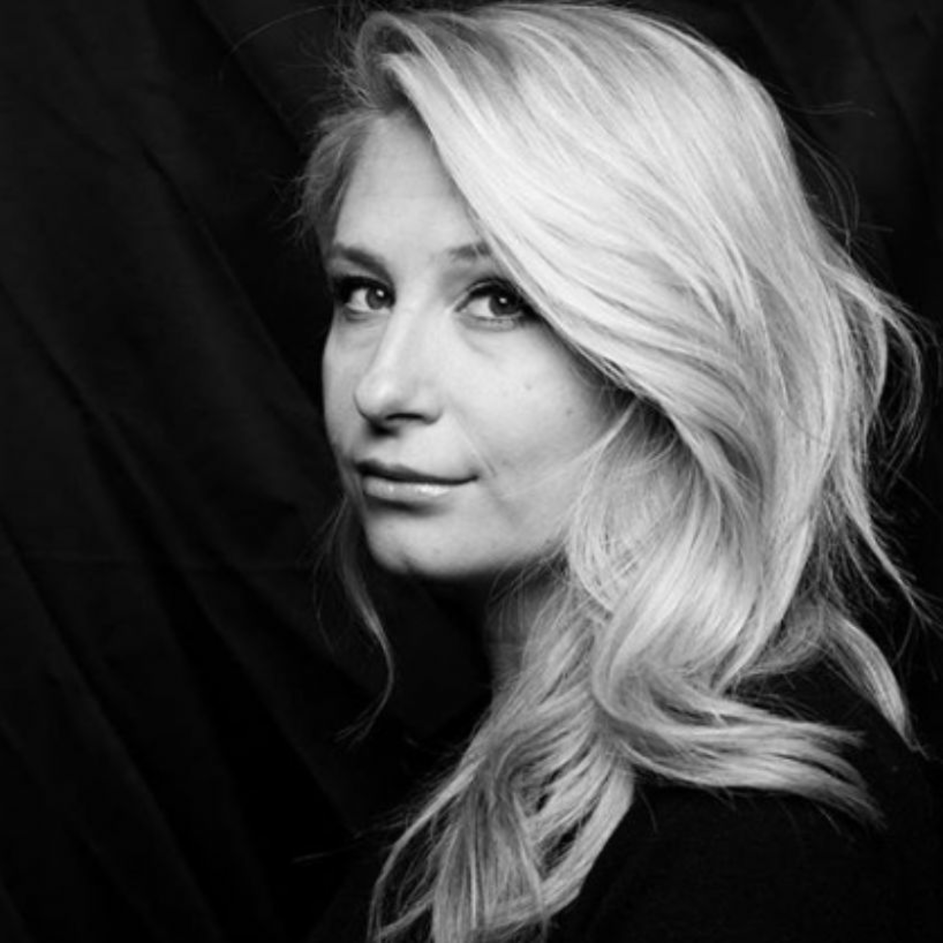 Gabrielle Bluestone on Hype: How Scammers, Grifters, and Con Artists Are Taking Over the Internet
