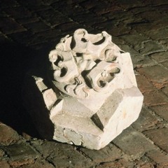 37 Наріжний камінь, прикрашений гербами Філіпа Доброго