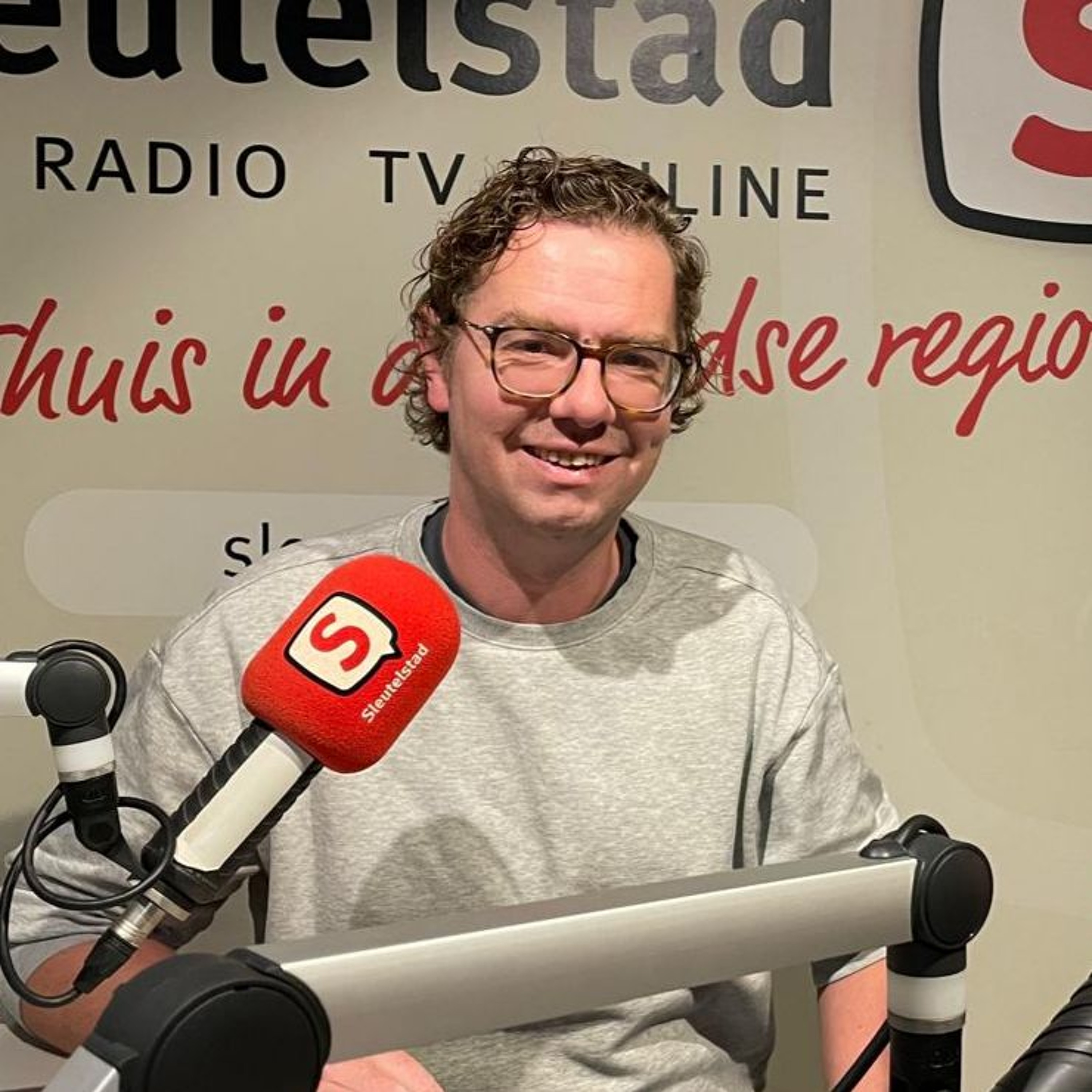 2025-11-03 PvdA-raadslid Marc Newsome geeft rondleidingen in het Leidse stadhuis episode artwork
