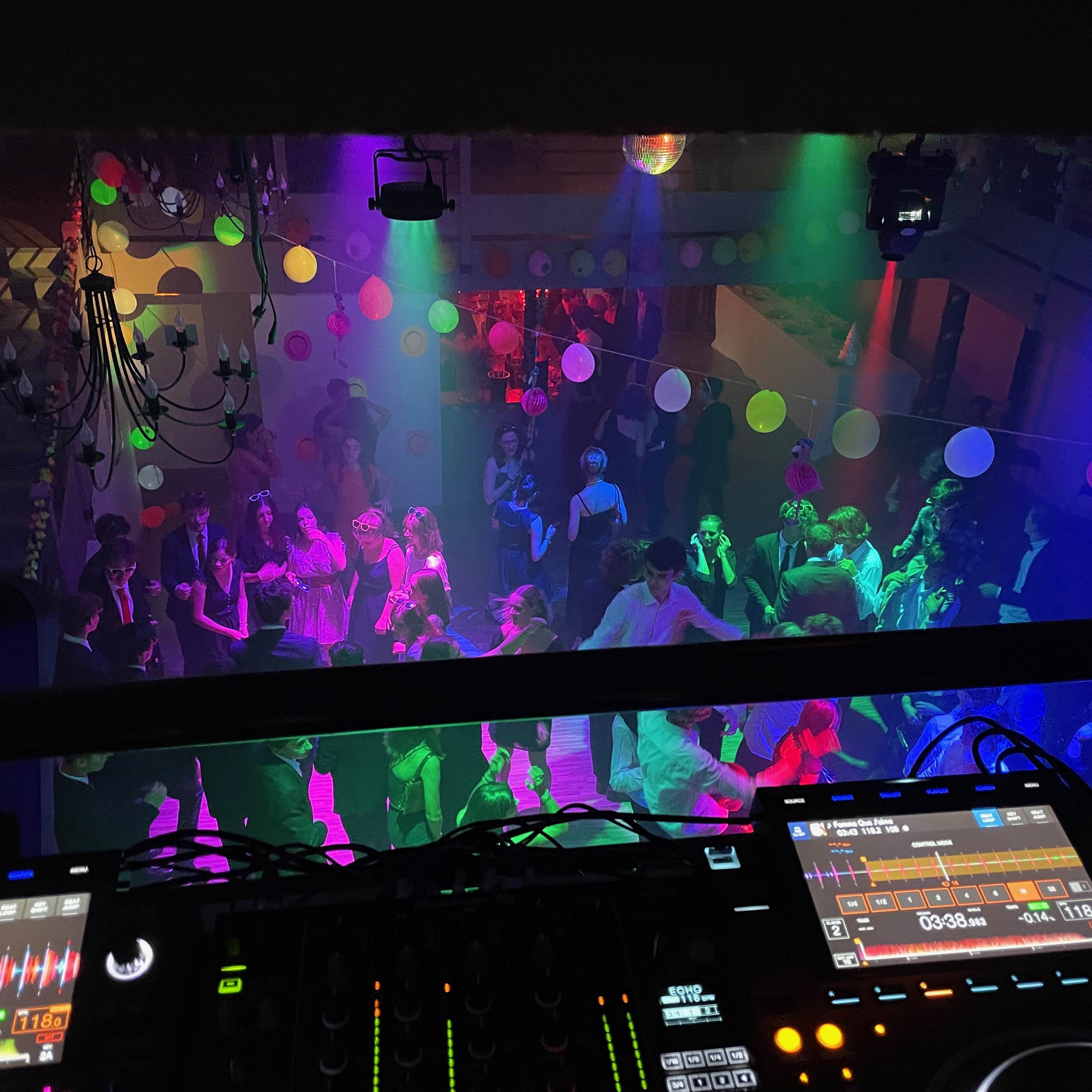 Dancefloor, Warm ups & Cocktails !