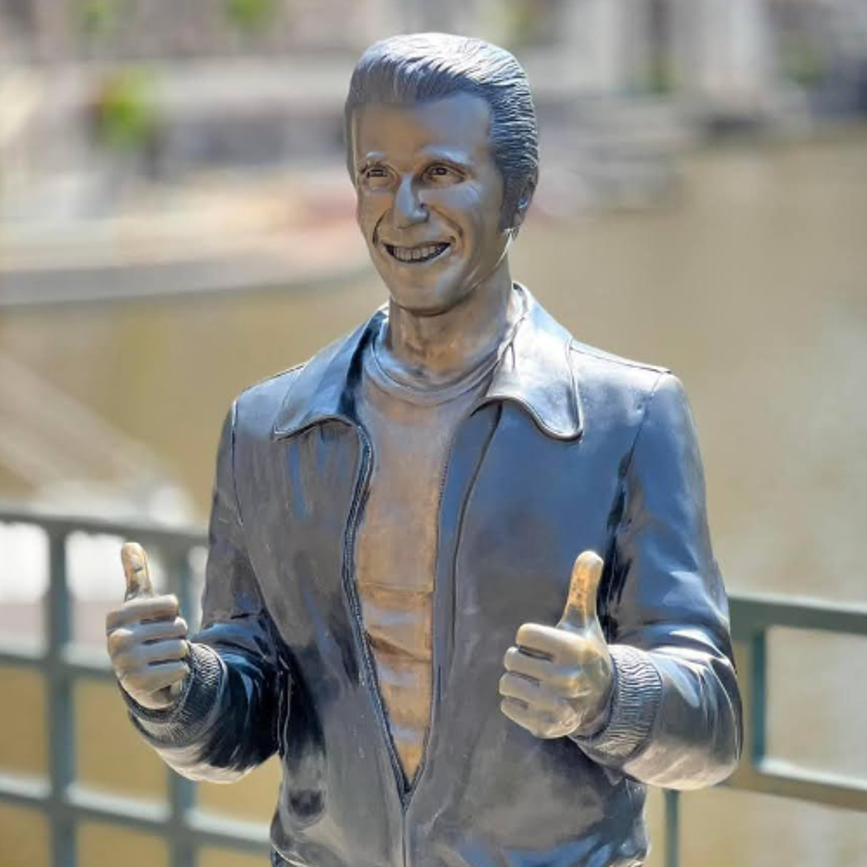 Henry Winkler Doesn't Like The Bronze Fonz?! (4/23/26)