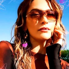 @ParisJackson | Glowwwow
