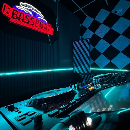 Bassboat Live Mix - 5 DJs - 3 MCs