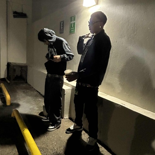 Globalboy & Goly CHILLI WILLIS Prod.Onemillionkisses [Hosted @DjCreep3r 2012]