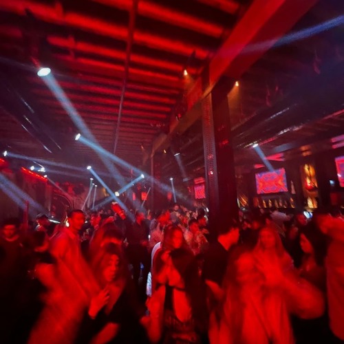 drunk in club at 3 am