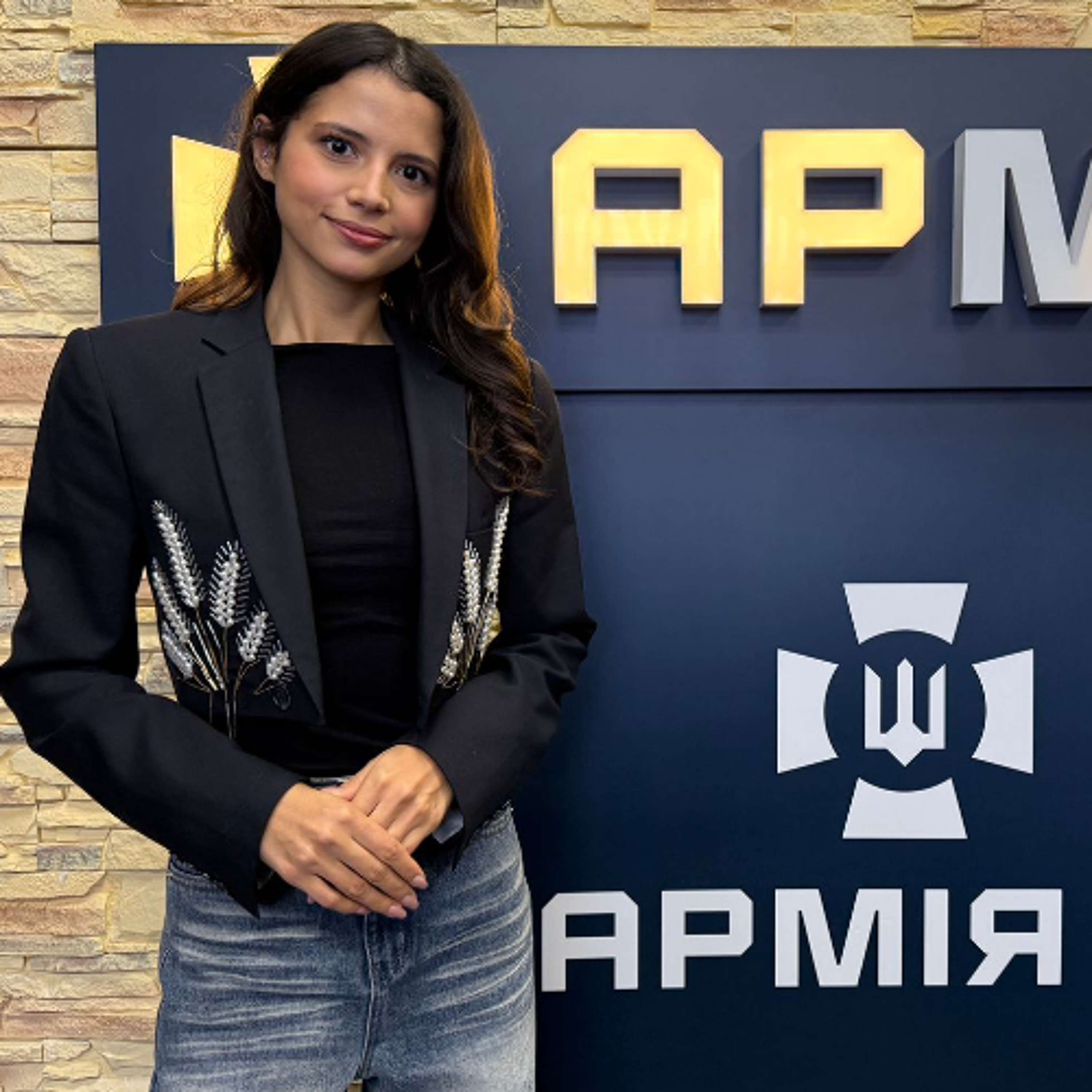Учасниця шоу "Холостяк" збирає на турнікети для військових episode artwork