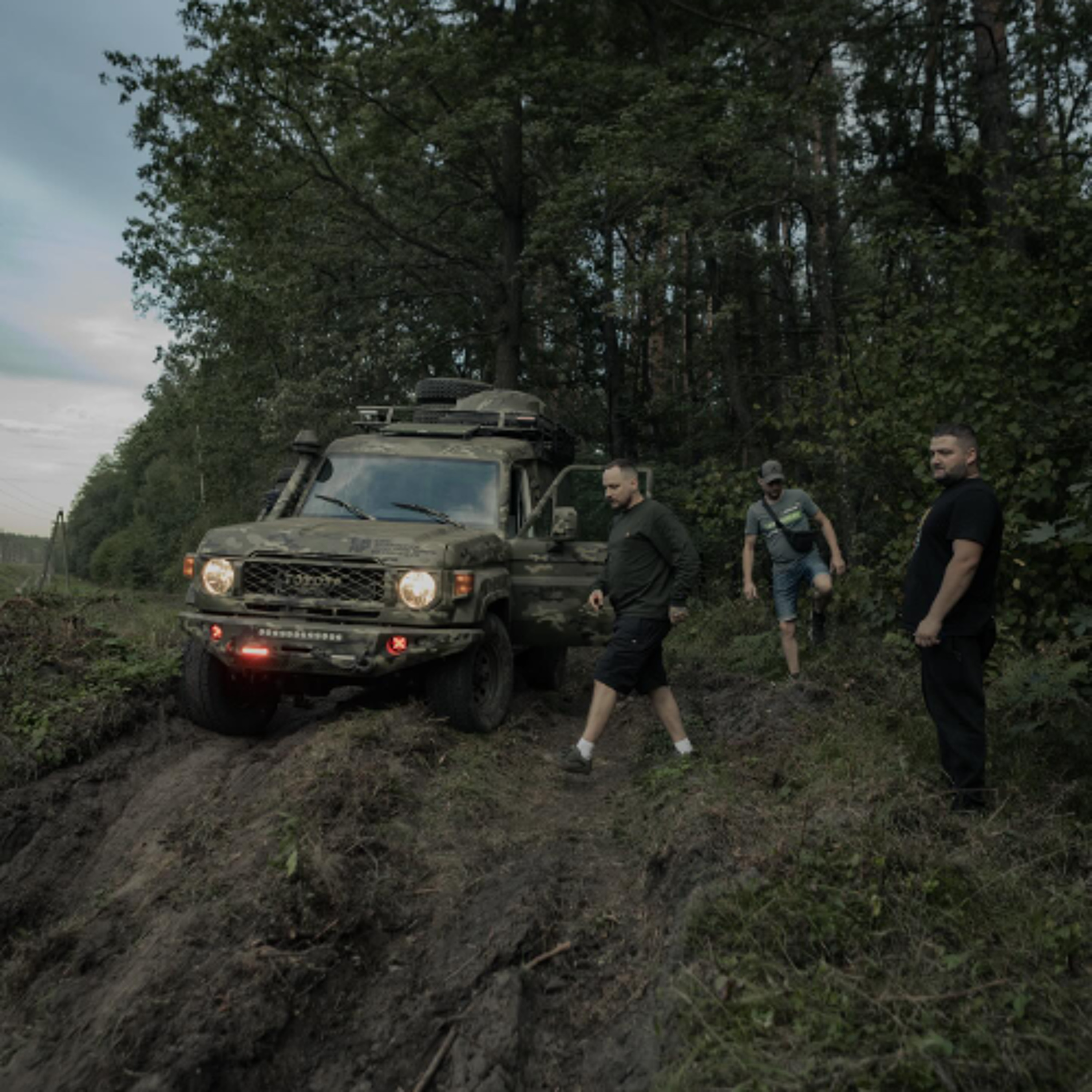 Компанія CRAF_UA бронює автомобілі для фронту episode artwork