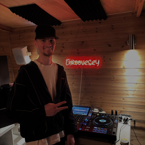 In the mix with GROOVESEY #001: Leon Eales