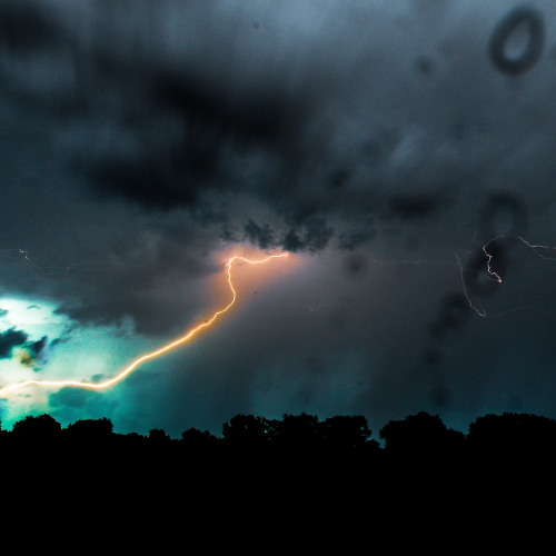 The Splitting of Worlds Away!