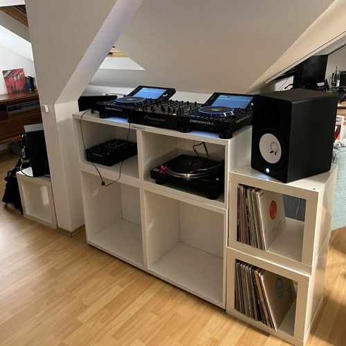 Audiosafari and Pagaminio playing sandway late session