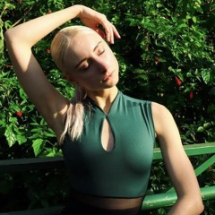 Renata Schneider - Boneca Russa Performance