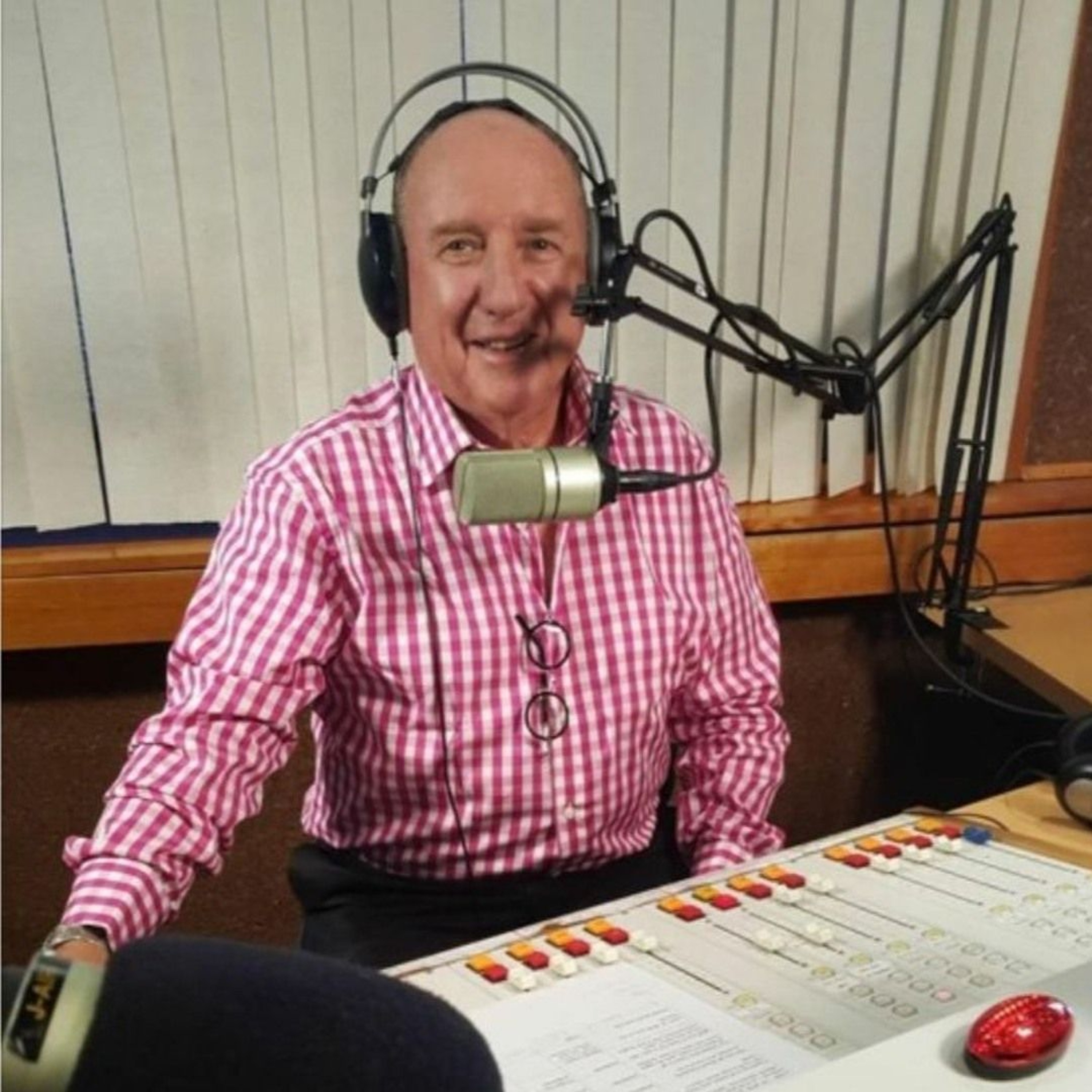 Robert Bontschek OAM Founder of J-Air on Travel Writers Radio episode artwork