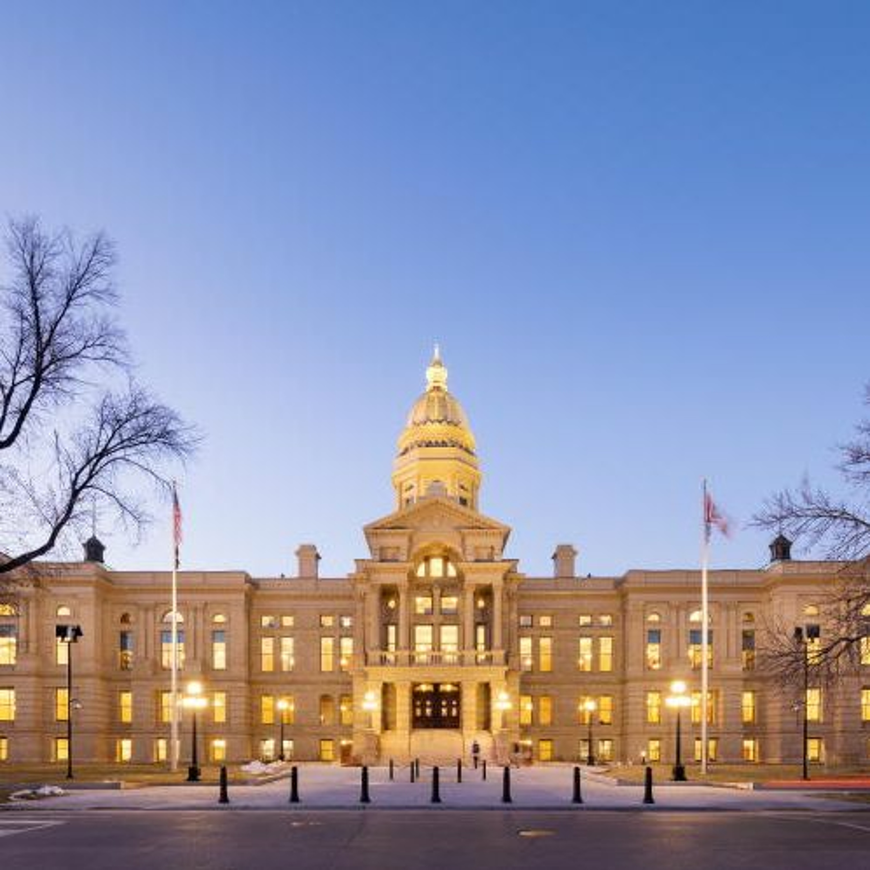 News Brief Oct. 27 | Wyoming Legislature Begins Special Session, Commissioners Discuss Mask Order episode artwork