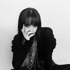 𝐦𝐞 & 𝐮𝐫 𝐠𝐡𝐨𝐬𝐭