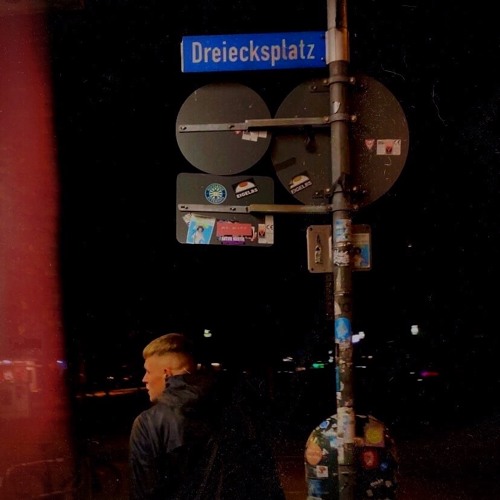 Pvdrino Dreiecksplatz(PROD.by Phillazio)