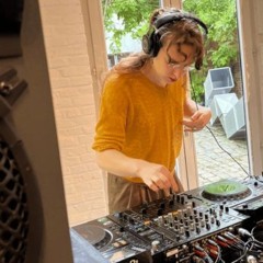Aesthetic Echoes at Plus-One Gallery w/ Gene Hex For WAV | 16-05-24