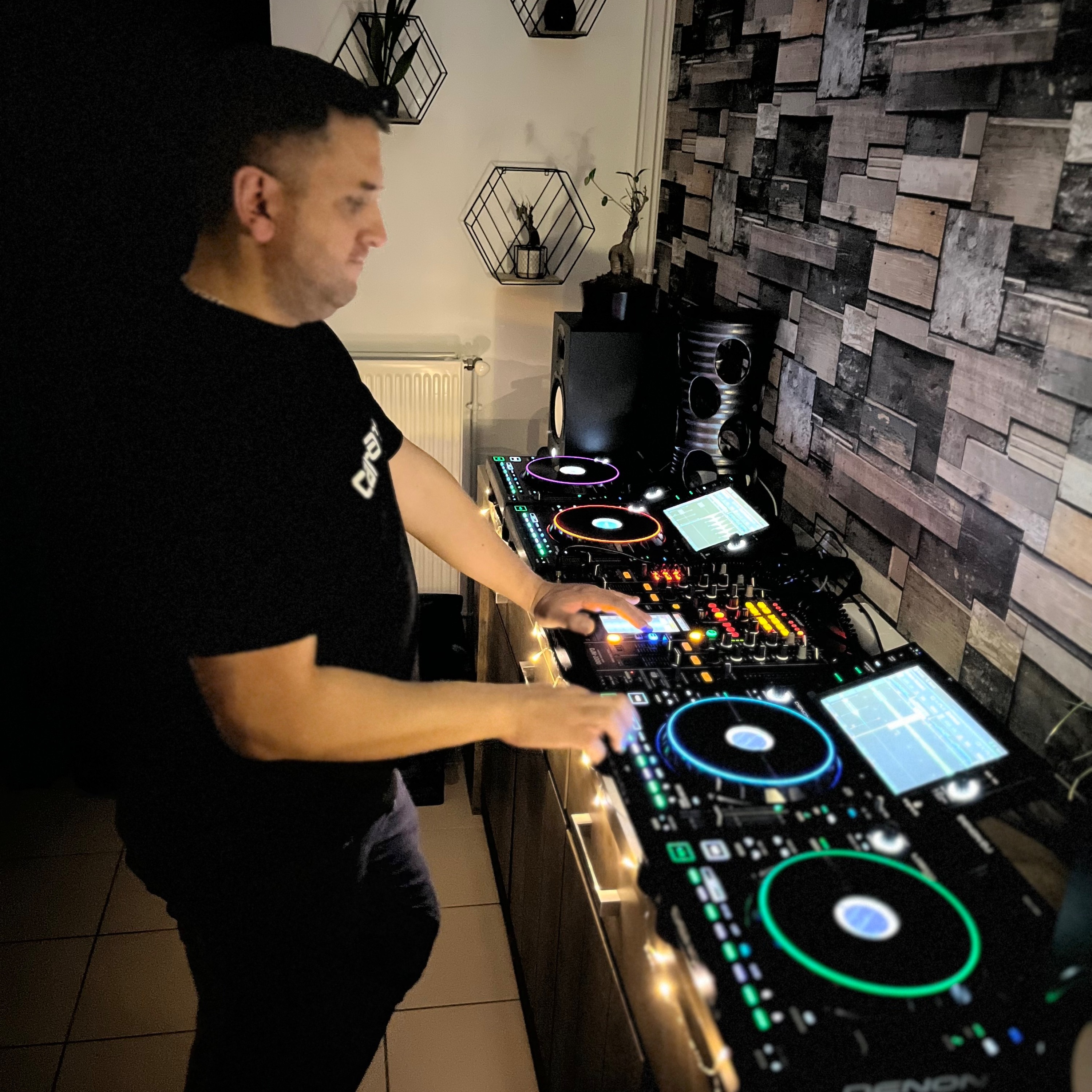Mix Session 001 by Seb b radio mixFloor 19.03.23 Full Mix episode artwork